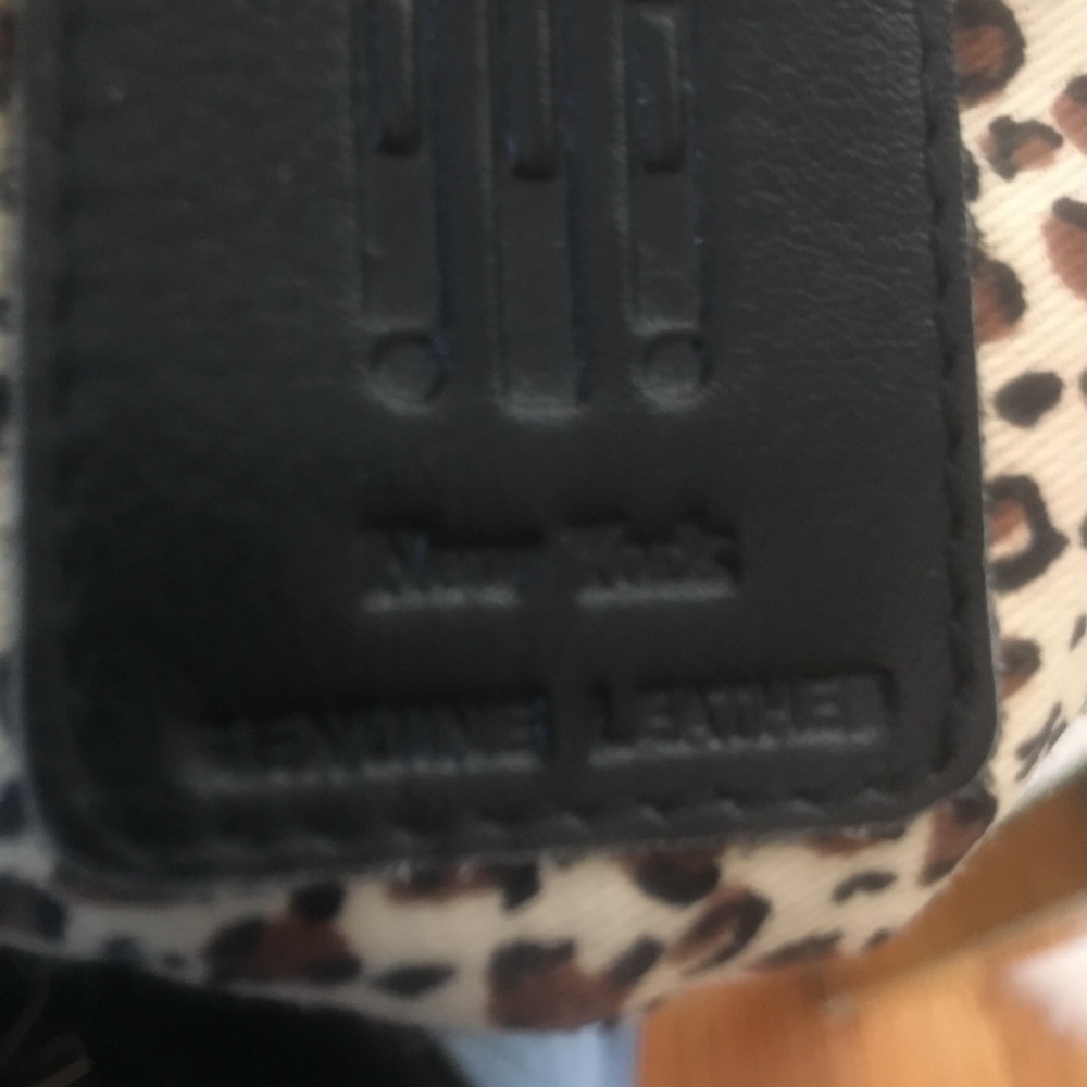Cross Body - Picture 4 of 8